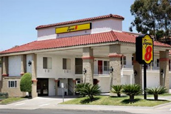 La Mesa Super 8 - Outside